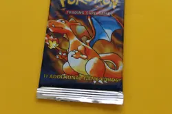 1999 POKEMON BASE SET BOOSTER PACK CHARIZARD SEALED - Image 2