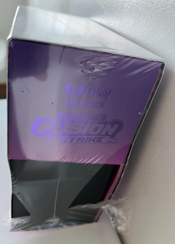 Pokemon TCG Sword & Shield Fusion Strike Elite Trainer Box Sealed cellophane rip - Image 3