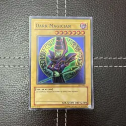 Yu-Gi-Oh! Dark Magician - SYE-001 - Unlimited - PL Super Rare (2004) - Image 1