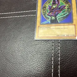 Yu-Gi-Oh! Dark Magician - SYE-001 - Unlimited - PL Super Rare (2004) - Image 2