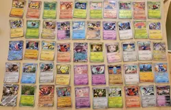 Carte Pokemon Ita Lotto di 115 Card Mix Speciali Pikachu Olografico Fase Astrale - Image 1