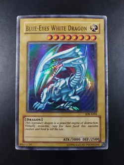 YUGIOH 2002 | BLUE-EYES W. DRAGON | SDK-E001 | OLD PRINT | POOR (DAMAGED) - Image 1