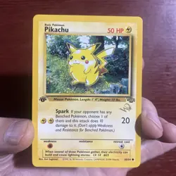 Pikachu W Stamp 60/64 1st Edition Jungle Duelist Promo Pokemon Card WOTC c576 - Image 1