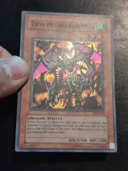 Yu-Gi-Oh! SUPER RARE CARD TWIN-HEADED BEHEMOTH LOD-063 1996 VINTAGE PRINT LP - Image 2