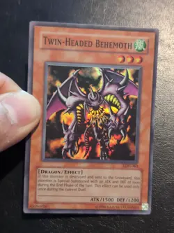 Yu-Gi-Oh! SUPER RARE CARD TWIN-HEADED BEHEMOTH LOD-063 1996 VINTAGE PRINT LP - Image 3