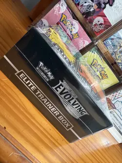 Pokemon TCG Sword and Shield Evolving Skies Elite Trainer Box ETB Sealed - Image 4
