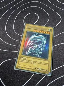 Faded Blue-Eyes White Dragon SDK-001 Ultra Rare MP Holo Bleed Error YUGIOH - Image 3