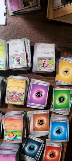 Pokemon TCG 2770 Bulk Card Lot Common Uncommon Holos Energys - Image 3