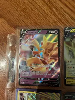 9 Pokemon Cards Card Lot - Image 2