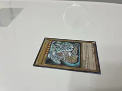 Yu-Gi-Oh! TCG Blue-Eyes White Dragon Ultimate Rare 1st Edition YSKR-EN001 - Image 3