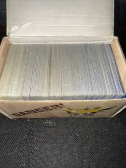 Vintage Pokemon Fossil Cardbox 1999, Random cards Filled box - Image 4