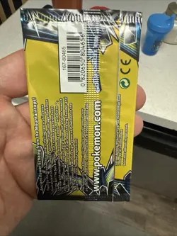 Pokemon TCG Sun and Moon Lost Thunder Booster 3 Card Pack - Image 2