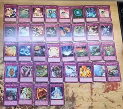 Yugioh Mint, light and heavy dam, heavily played around 500 cards shiny ones too - Image 4