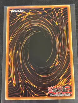 2020 YU-GI-OH MAXIMUM GOLD 1st EDITION DARK MAGICIAN MAGO-EN002 - Image 3