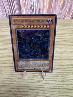 | Yugioh Red-Eyes Darkness Dragon SD1-EN001 1st Edition Ultra Rare HP 🔥 | - Image 1