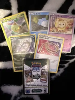 Random English and Japanese Pokemon 30 Card Bulk Lot - Image 1