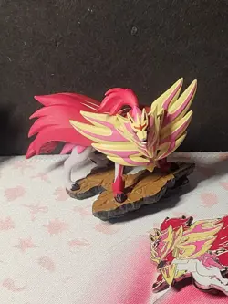 Pokemon Crown Zenith Premium Figure Collection Shiny Zacian & Zamazenta + Pins - Image 4