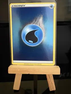 WATER ENERGY - Basic Energy Card - Holo- 2020 Era - Pokemon TCG Card - Image 1