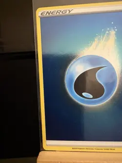 WATER ENERGY - Basic Energy Card - Holo- 2020 Era - Pokemon TCG Card - Image 3