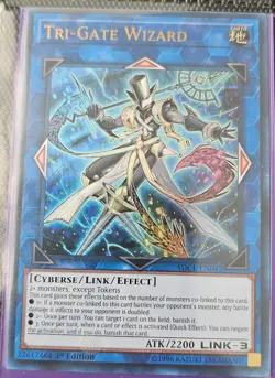 SDCL-EN042 Tri Gate Wizard - Ultra Rare 1st Edition YuGiOh - Image 1