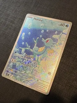 Pokemon TCG Horsea 067/064 Shrouded Fable Holo Illustration Rare Near Mint Cond - Image 2