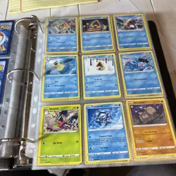 Poke’mon Lot Mixed Binder Collection 830+ Common Cards - Image 5