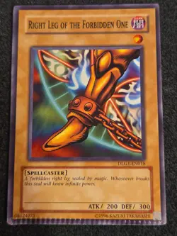 *Misprint* Right Leg of the Forbidden One DLG1-EN018 Dark Legends Common Crimped - Image 1
