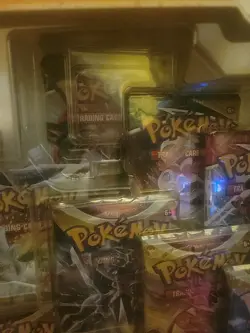 EVOLVING SKIES Pokemon TCG Heavy Hitters Lucario Tyranitar v Premium Collection - Image 2