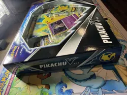 Pokemon TCG: Pikachu V Box 820650851179 - Image 3