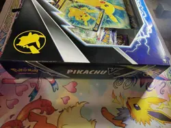 Pokemon TCG: Pikachu V Box 820650851179 - Image 4