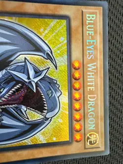 Blue-Eyes White Dragon BLMM-EN001 (Chibi Art) 1st Edition Secret Rare Yu-Gi-Oh! - Image 4