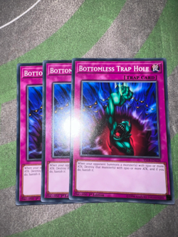 Yu-Gi-Oh 3x Common Bottomless Trap Hole YS18-EN038 English Near Mint - Image 1