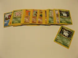 VINTAGE GROUP OF 80 RANDOM JUNGLE POKEMON CARDS NO FOILS/ HOLO'S. COMMON CARDS - Image 2