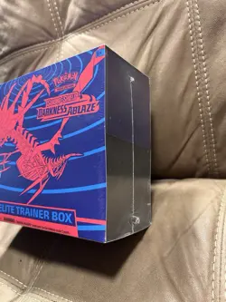 Pokemon TCG: Sword & Shield 3 Darkness Ablaze Elite Trainer Box 820650807312 - Image 2