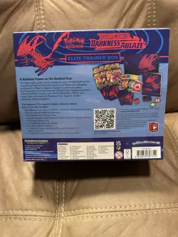 Pokemon TCG: Sword & Shield 3 Darkness Ablaze Elite Trainer Box 820650807312 - Image 5