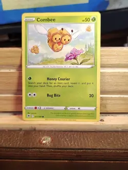 Combee 011/189 (NM, Pokemon Card, Astral Radiance, 2022, Grass, Common) - Image 1