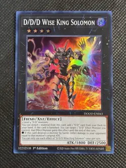YuGiOh! - D/D/D Wise King Solomon DOOD-EN043 Super Rare 1st Edition Near Mint - Image 1
