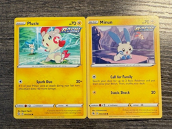 2 POKEMON CARDS : RAPID STRIKE PLUSLE 089/264 & MINUN 090/264 LP-NM 2021 - Image 1