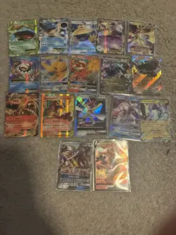17 Card Pokemon Lot Both Mewtwo And Venasaur Has Visual Damage - Image 1