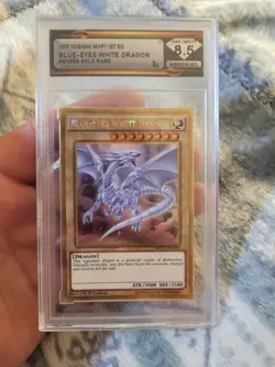 Yugioh DSG 8.5 NM Blue-Eyes White Dragon MVP1-ENG55 Gold Rare 1st Edition #7459 - Image 1