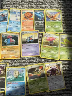2007-2008 Lot of Pokemon Cards - Image 4
