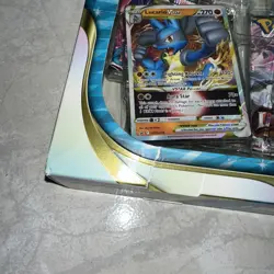 Pokemon TCG: Lucario VSTAR Special Collection *Lightly Damaged Box - Image 2