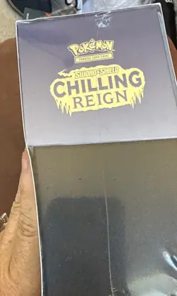 Pokemon Sword & Shield Chilling Reign Elite Trainer Box - Image 2