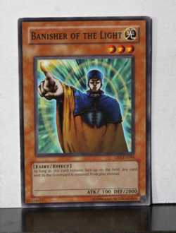 Banisher of the Light YuGiOh #DB1-EN044 2004 0xr2 Dark Beginning 1 Unlimited - Image 1