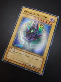 YUGIOH 2004 | DARK MAGICIAN | SYE-DE001 | 1ST EDT | GERMAN | VG - EXCELLENT (MP) - Image 3