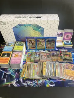 Lot De 1000 Cartes Pokemon Dont 12 Ultra Rare Et 100 Brillantes + UPC / NEUF FR - Image 1