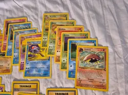 Fossil Set Lot of 28 Different WOTC Pokemon Cards Complete Common and more - Image 4