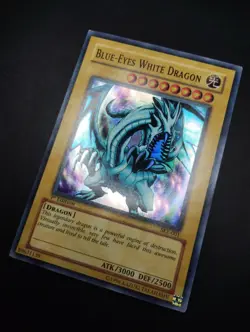 YUGIOH 2004 | BLUE-EYES WHITE DRAGON | SKE-001 | 1ST | HOLOBLEED FOIL MISPRINT - Image 3
