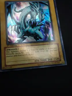 YUGIOH 2004 | BLUE-EYES WHITE DRAGON | SKE-001 | 1ST | HOLOBLEED FOIL MISPRINT - Image 4