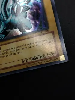 YUGIOH 2004 | BLUE-EYES WHITE DRAGON | SKE-001 | 1ST | HOLOBLEED FOIL MISPRINT - Image 5